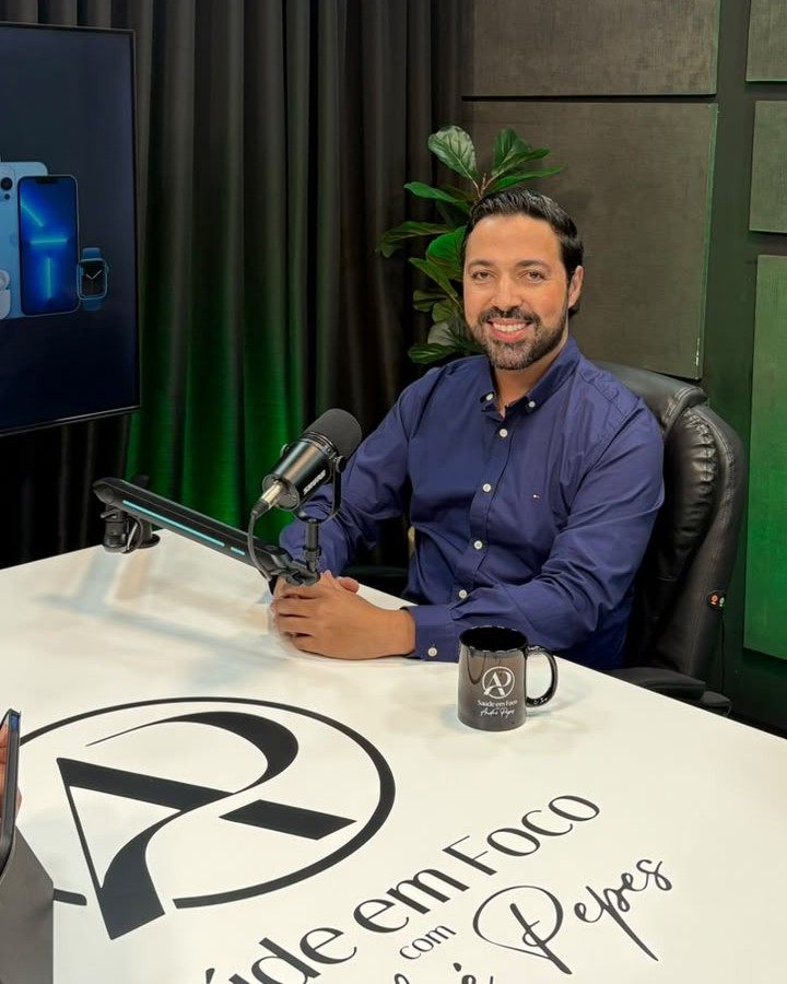 Dr. André Ferro em participação de podcast